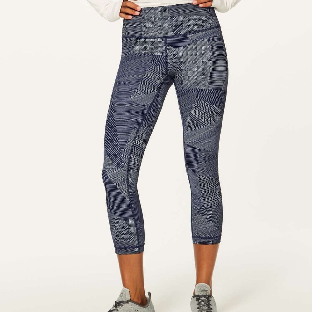 LULULEMON navy Wunder Under Crop high rise